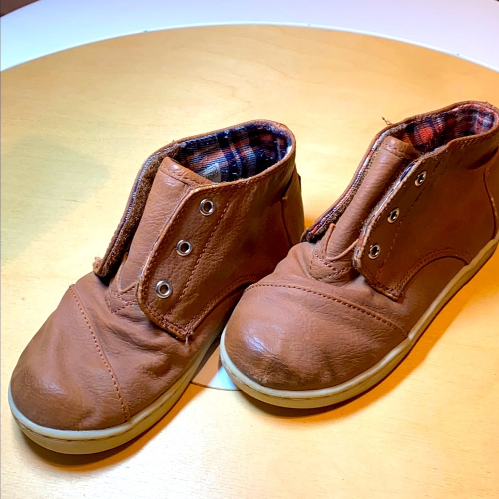 Toms brown leather Velcro high top shoes